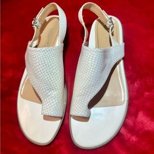 Vionic Sandals Ella Slingback White Flats Size 8.5M with adjustable Buckle